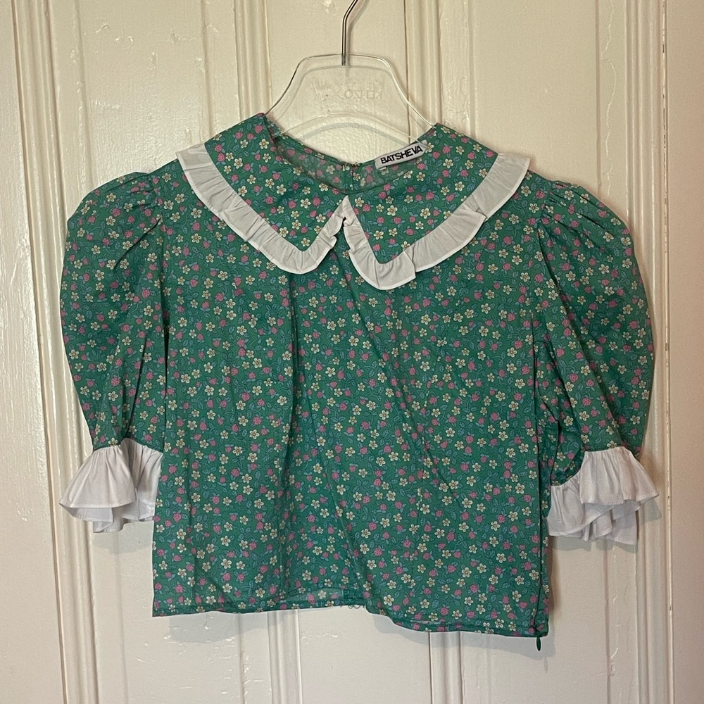 Batsheva strawberry print top. Never worn. Size 8